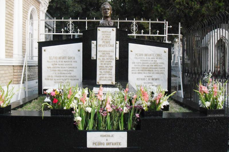 Primera vez en 63 años que nadie visita tumba de Pedro Infante