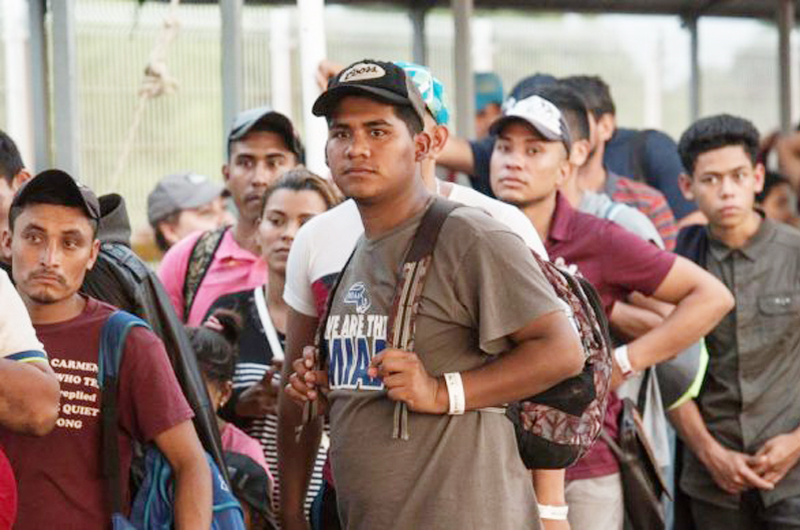 Buscan asilo en Estados Unidos 500 migrantes por aduana Sonora-Arizona