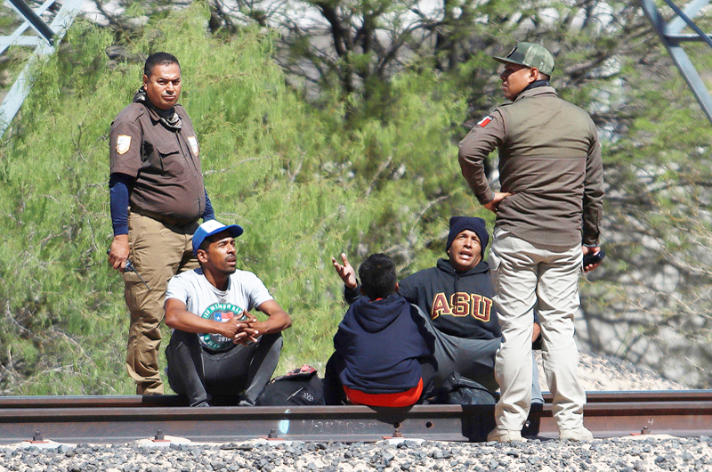 Migrantes y activistas denuncian operativos “ilegales e inhumanos” en desierto del norte de México