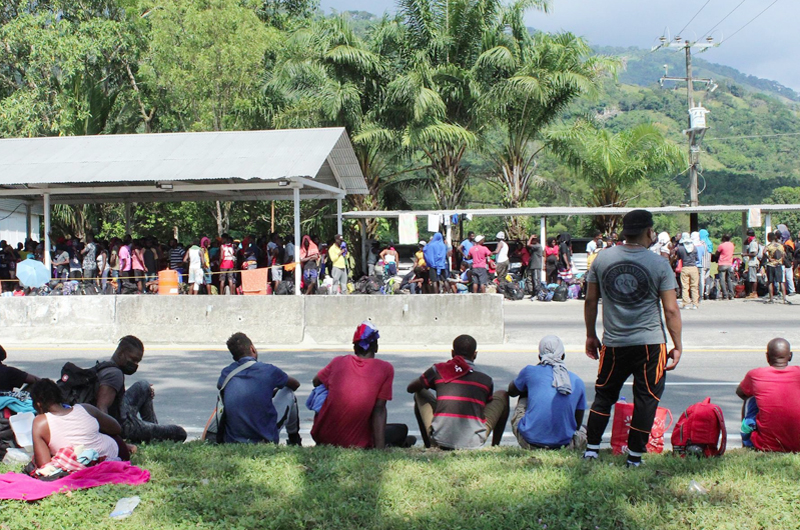 Alrededor de 80 migrantes haitianos montan un campamento en Cancún