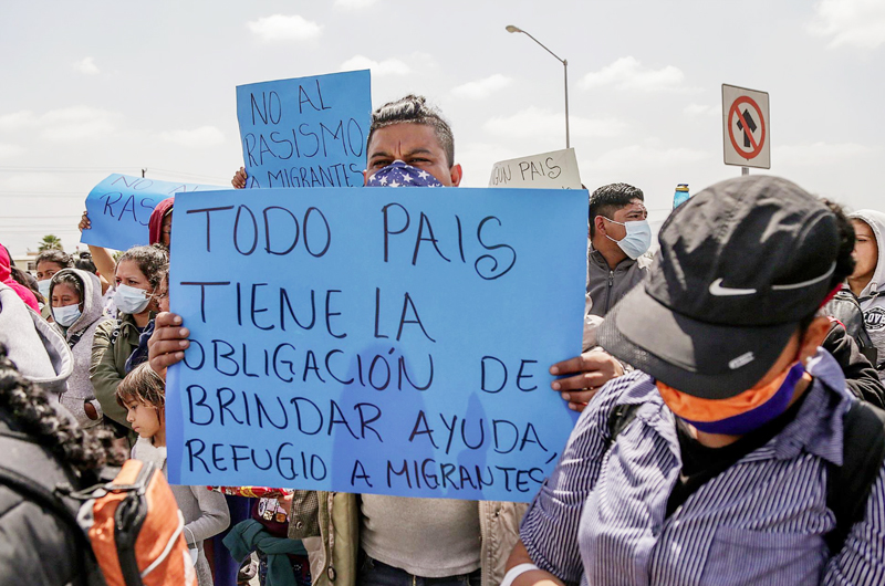 Mexicanos desplazados por violencia llegan a frontera con EEUU a pedir asilo
