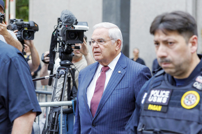 El senador Bob Menendez es declarado culpable de 16 cargos de corrupción