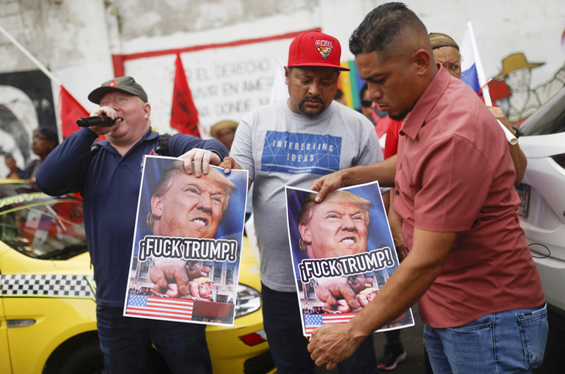 Tras amenazas sobre el canal queman bandera de EE.UU. y carteles de Trump en Panamá