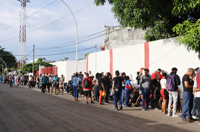 Deseosos de llegar a EE.UU cientos de migrantes usan el corredor emergente del gobierno de México 