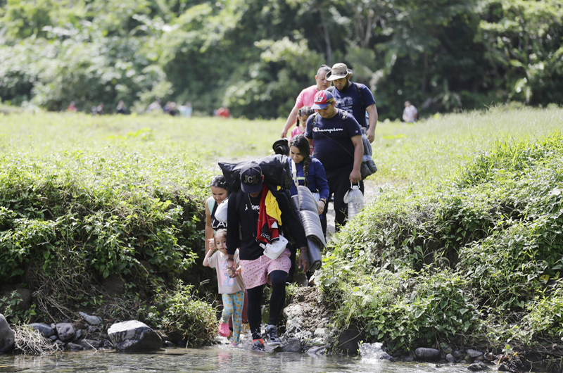 Panamá alista medidas ante explosión migratoria... Más de 320 mil personas cruzaron Darién este año