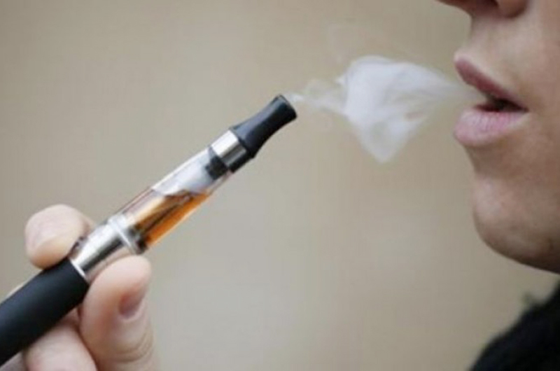 Alertan por posible daño pulmonar con uso de cigarrillos electrónicos