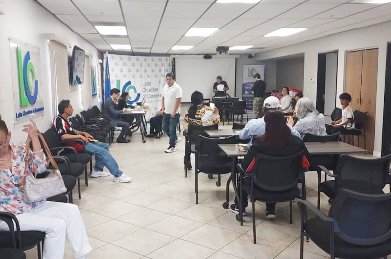 Exitoso consulado móvil para peruanos... Cerca de 200 personas fueron atendidas