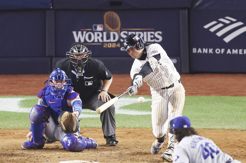 Volpe y Torres mantienen con vida a los Yanquis en la Serie Mundial