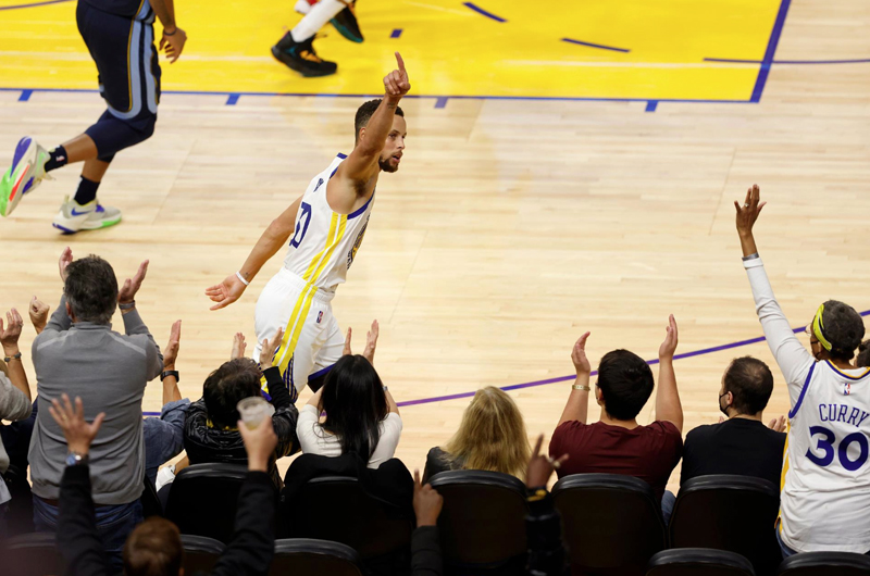 Stephen Curry anota 50 puntos, su mejor marca temporada
