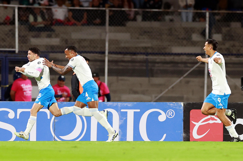 El Cruz Azul vence a los Pumas UNAM y se confirma como líder del Apertura mexicano