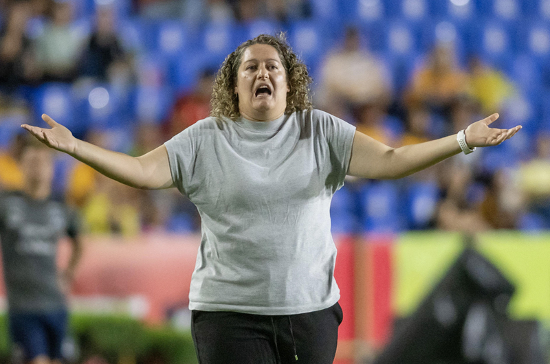 Tigres golea a Santos y mantiene su paso perfecto en la liga femenina de fútbol en México