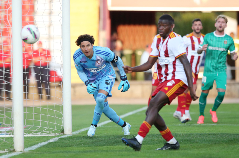 Ochoa, capitán y victoria en su debut en la Liga de Portugal 