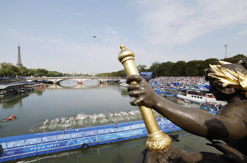 Francia canta victoria después de poder celebrar el triatlón en el Sena 