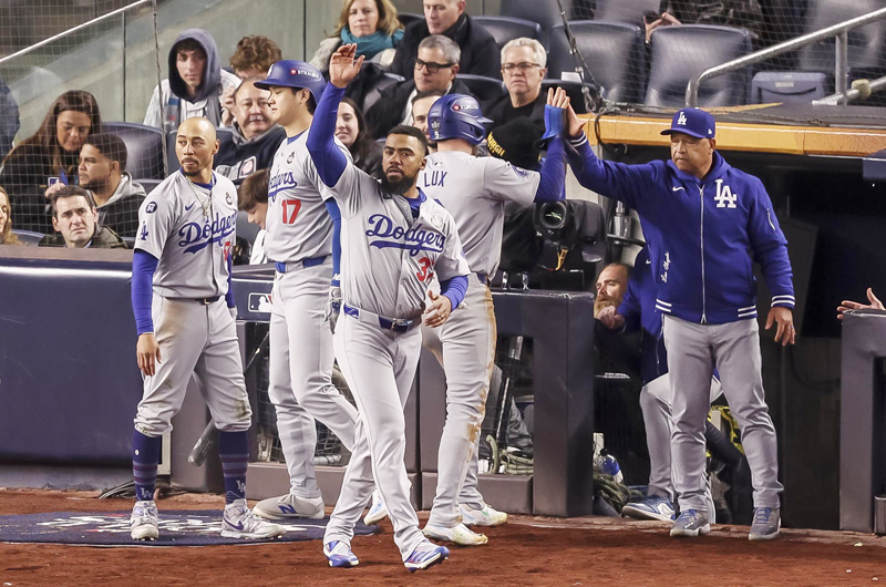 Los Dodgers asaltan Nueva York y quedan a un triunfo de conquistar la Serie Mundial