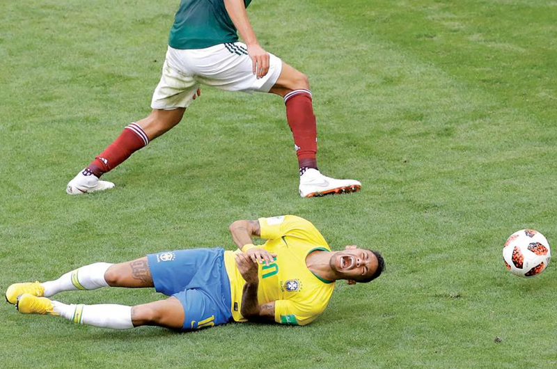 Neymar hizo perder 14 minutos de juego en Mundial por “exageraciones”