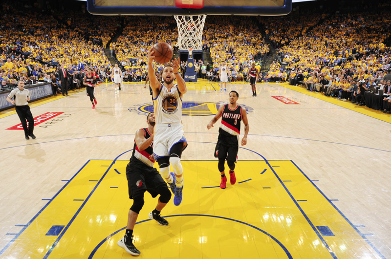 Warriors vence a Portland y toma ventaja en final del Oeste en la NBA