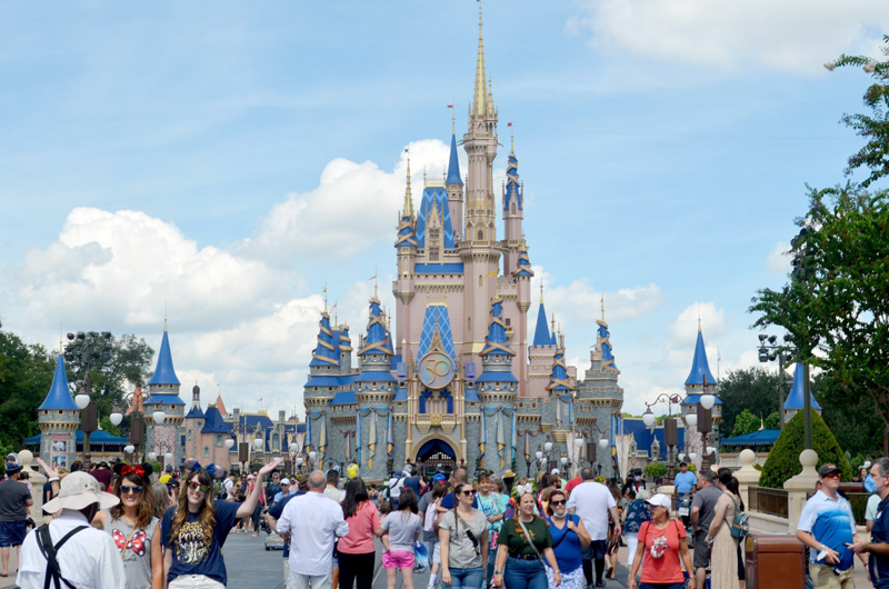 DeSantis firma ley que pone fin al “reino corporativo” de Disney en Florida