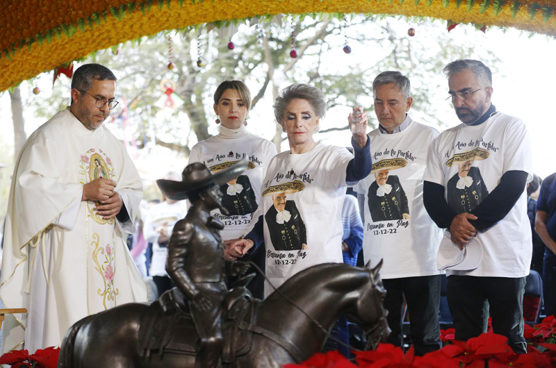 Vicente Fernández es recordado con mariachi y fiesta tras 1 año de su muerte 