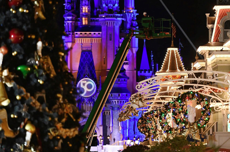 Disney World pasa sin transición de Halloween a una Navidad adelantada