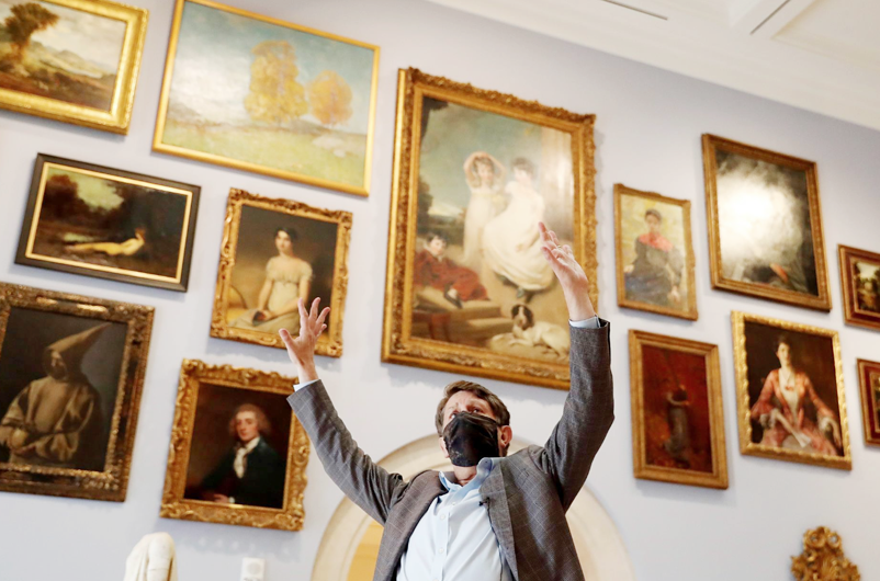 El Museo de Arte de Santa Bárbara reabre sus puertas tras una gran renovación
