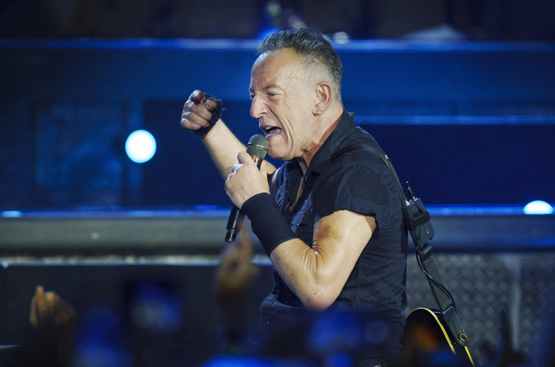 Bruce Springsteen firma nota de excusa a un joven ‘fan’ que faltó a la escuela por verle 