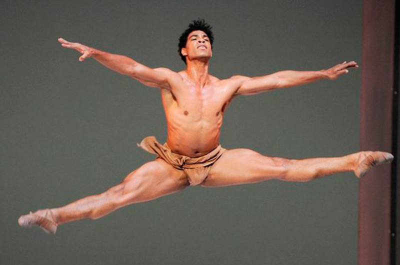 Bailarín cubano Carlos Acosta dirigirá el Birmingham Royal Ballet