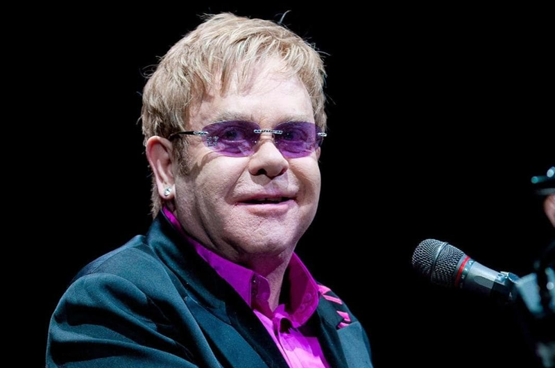 Elton John abre el telón de su vida en libro autobiográfico