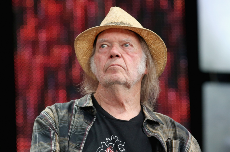 Neil Young critica a Donald Trump, lo culpa de la ola racista en EUA