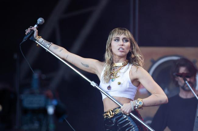 Sensibiliza Miley Cyrus sobre el Covid-19 con videos de Hannah Montana