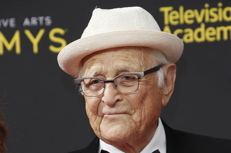 Los Globos de Oro homenajean a Norman Lear, creador de 