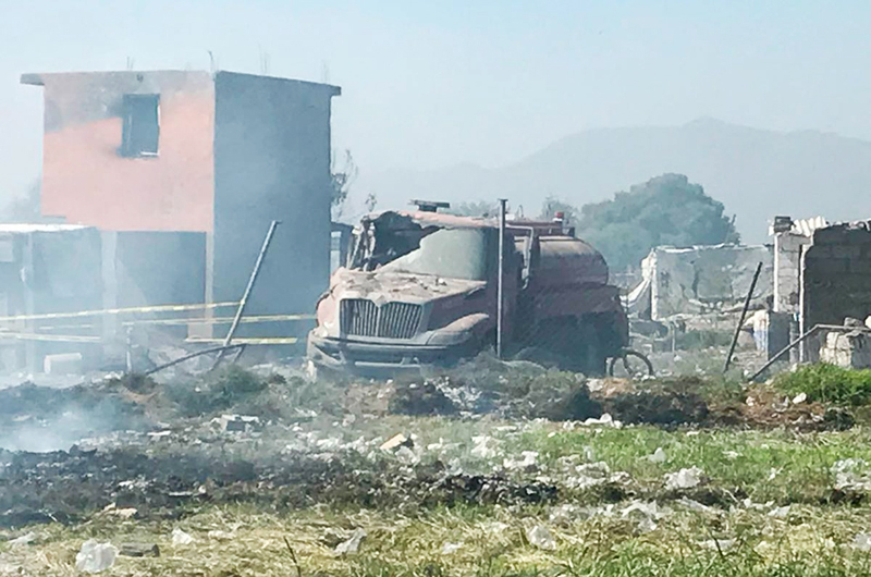 Rinden homenaje a víctimas de explosiones en Tultepec