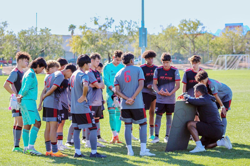 Técnicos sobre la cancha... Ese formador de generaciones que es el entrenador