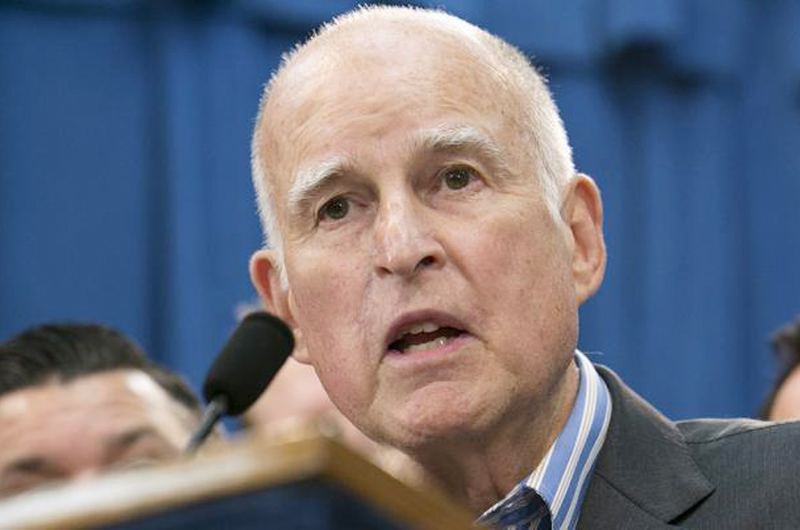 Gobernador veta leyes que protegerían a inmigrantes en California
