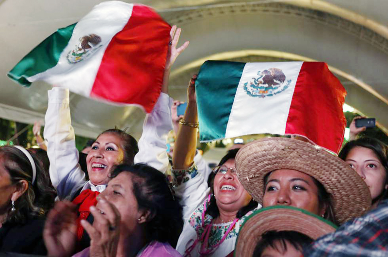 Festejan mexicanos en Chile sus fiestas patrias con Grito de Dolores
