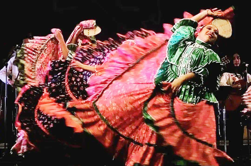 Ballet Folklórico Izel... Danzas tradicionales de México en el Winchester