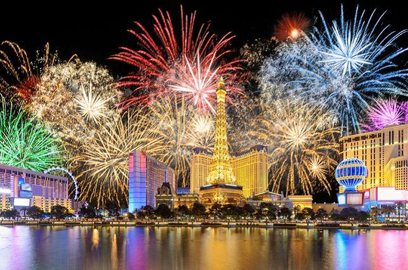 Viva Las Vegas... Fuegos artificiales desde más de una decena de hoteles