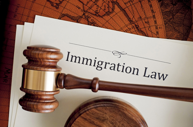 Fallo de la Corte Suprema podría beneficiar a inmigrantes con más de 10 años en Estados Unidos