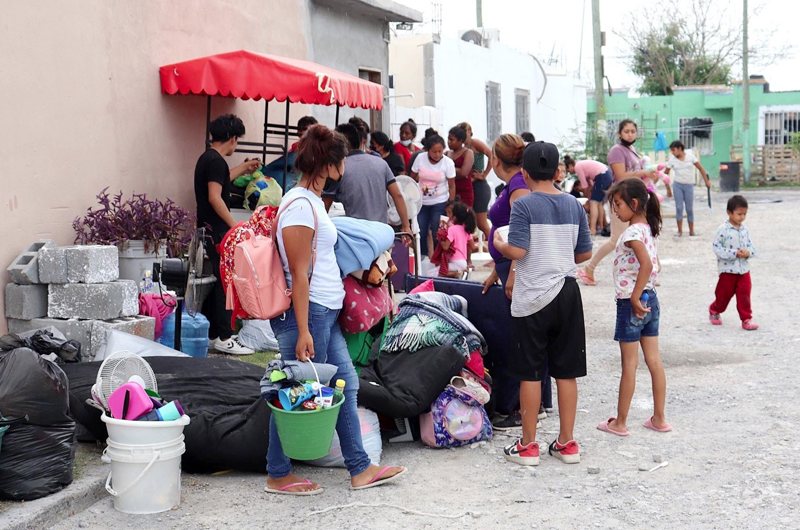 Familias migrantes sobrepasan capacidad de albergues en la mexicana Matamoros