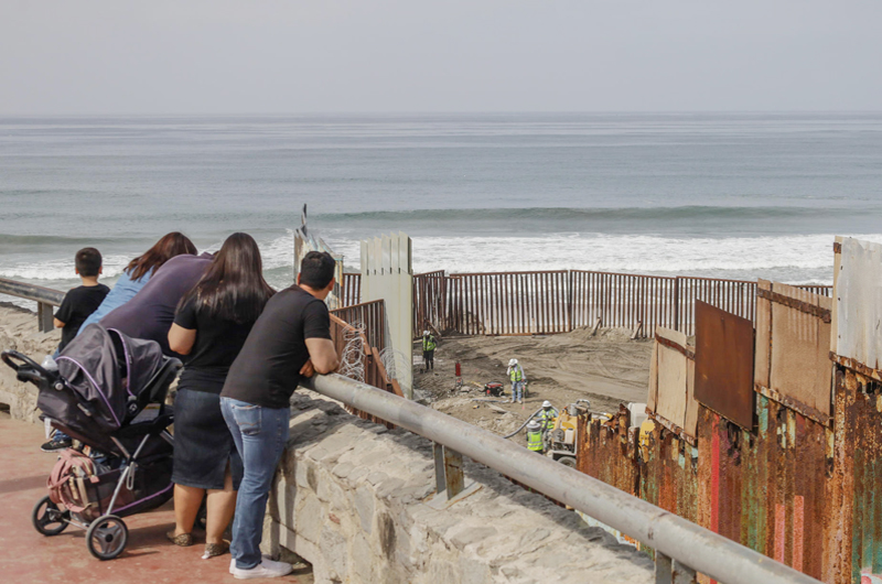 Renovación de muro rompe esperanzas de rescatar el Parque de la Amistad en Tijuana, México