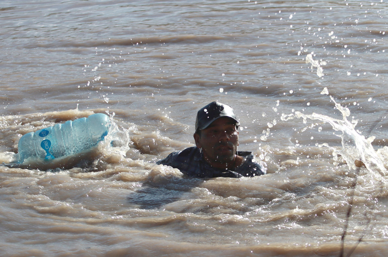 Autoridades mexicanas rescatan a seis migrantes en el río Bravo, fronterizo con EEUU