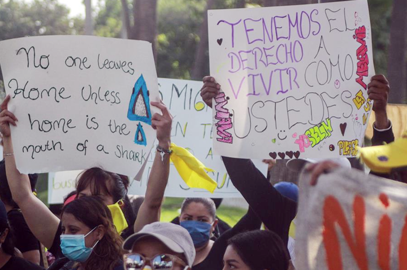 Migrantes exigen en frontera mexicana atención a peticiones de asilo en EEUU