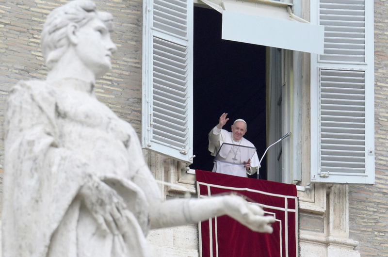 Papa Francisco pide al mundo dialogar sobre cuotas de acogida de migrantes