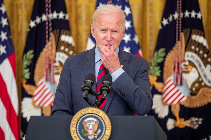 Biden promete dar prioridad a la reforma migratoria en reunión con latinos