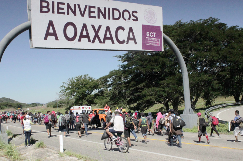 Caravana de migrantes en México deja Chiapas e ingresa a Oaxaca