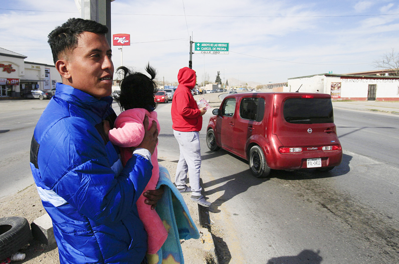 La llegada de niños migrantes sorprende a la frontera norte de México 