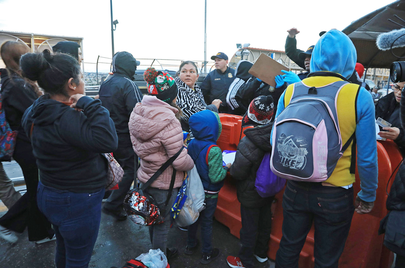 Migrantes con una cita de asilo en la frontera de México temen que Trump los expulse