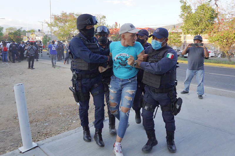Migrantes protestan en el sur de México por presunto engaño de las autoridades