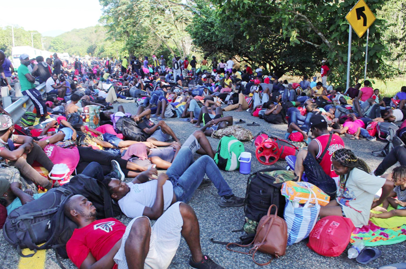 Miles de migrantes exigen con bloqueos regularizar su estancia en México