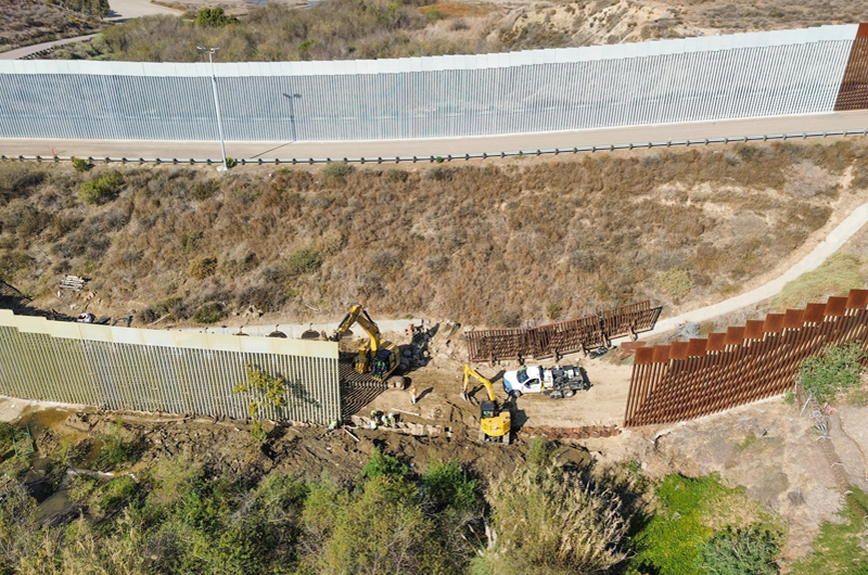 El gobierno de Trump retoma la reconstrucción del muro en la fronteriza Tijuana
