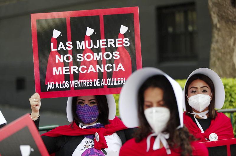 Mexicanas protestan contra el Supremo por avalar los vientres de alquiler